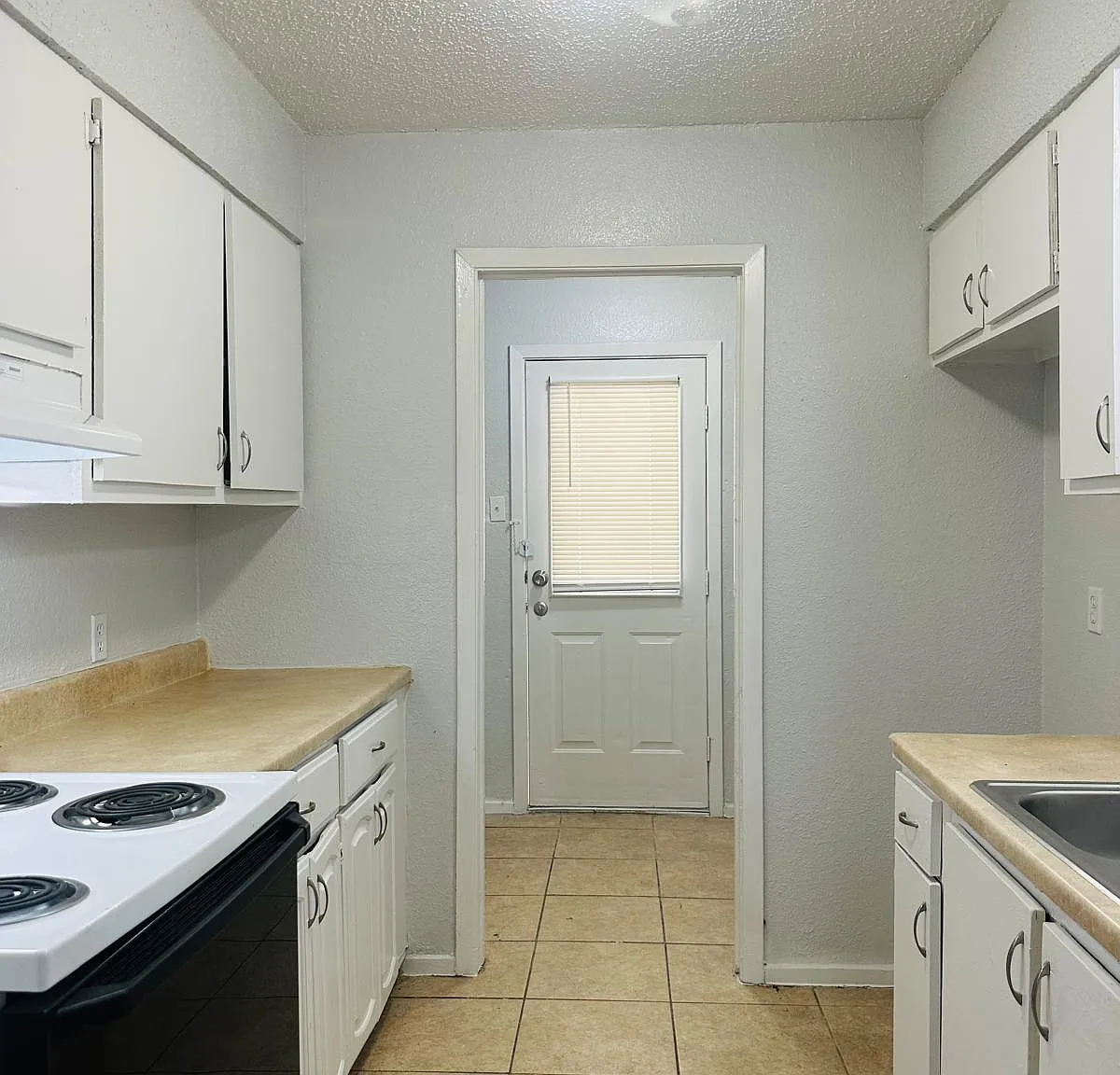 3 bed, 878 sqft, $1,100 — Photo 4