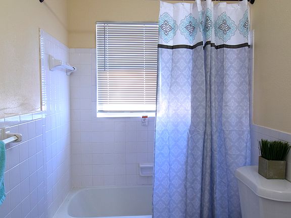 4th image of 5814 Oxford Dr