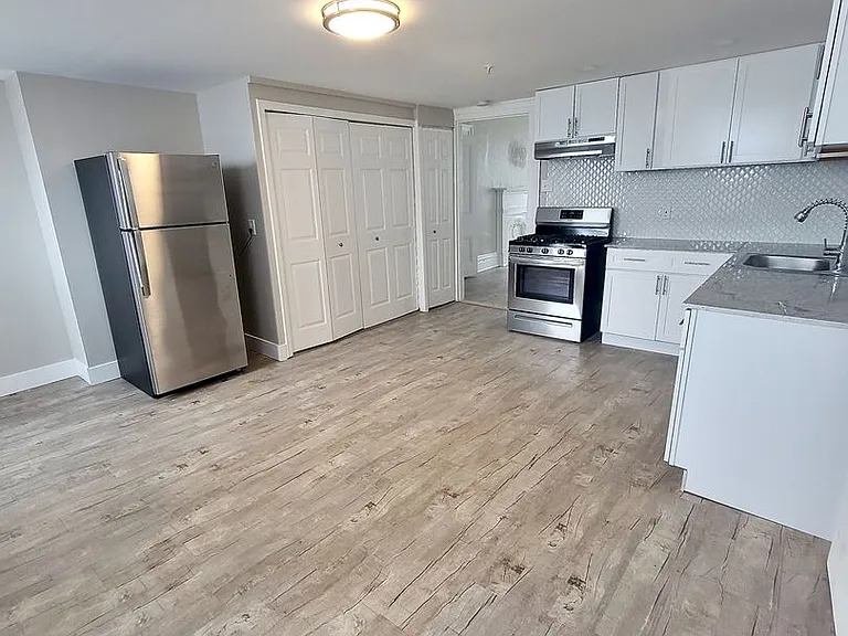 607 E Carson St — Photo 9