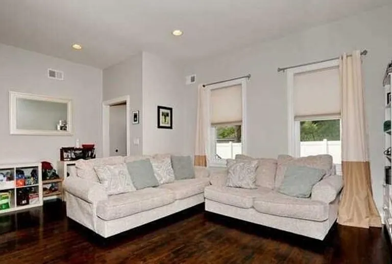427 Monroe St — Photo 3
