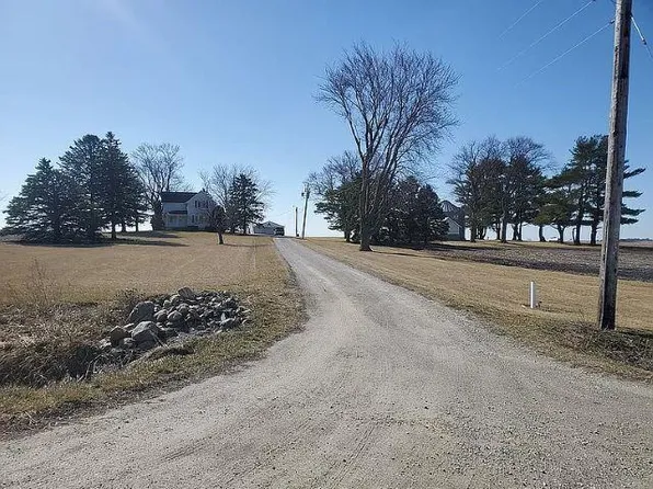 5322 E Big Rock Rd, Waterloo, IA 50703