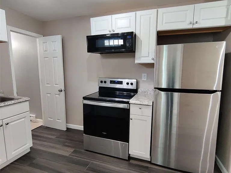 917-921 Violet Ave #B — Photo 19