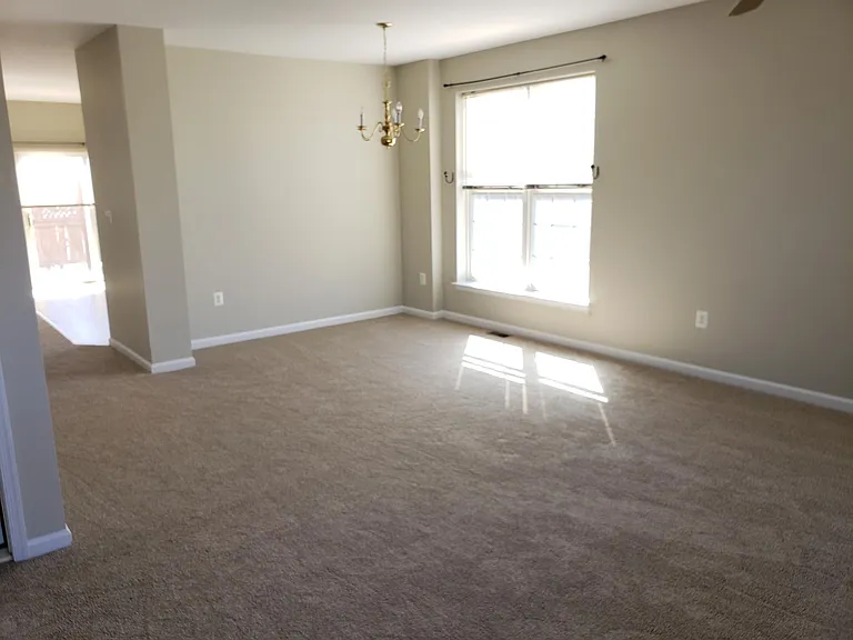1006 Hoke Ln — Photo 6