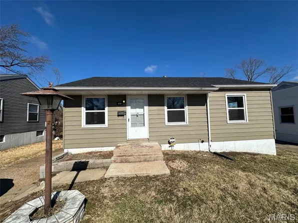 345 Lancashire Rd, Saint Louis, MO 63137