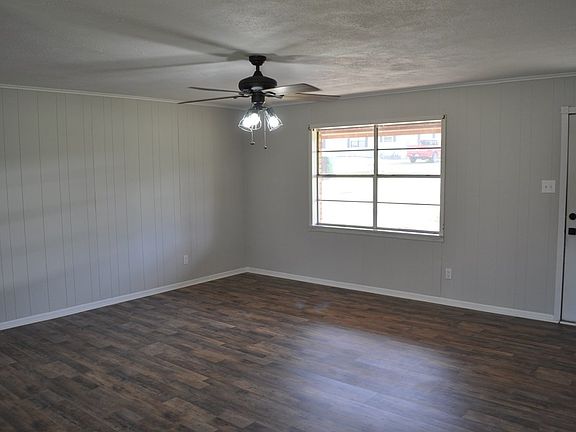 3rd image of 125 Shady Creek Dr