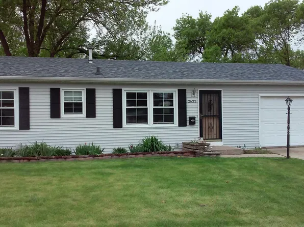 2633 Dove St, Dubuque, IA 52002