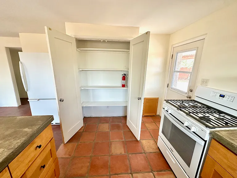 1231 N Belvedere Ave — Photo 5