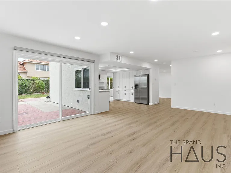 6861 Defiance Dr — Photo 12