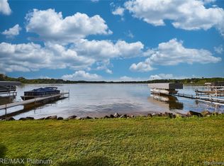 4358 Skusa Dr, Brighton, MI 48116