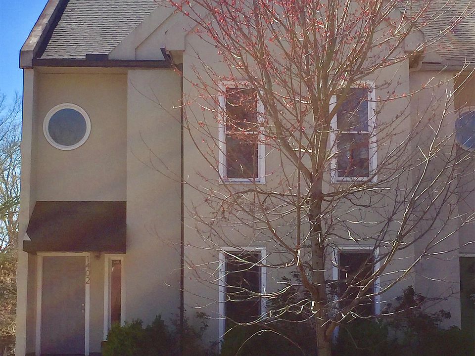 1st image of 1402 Jackson Ave E #2