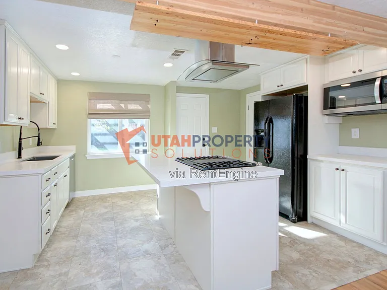 860 E Vics Rd — Photo 11