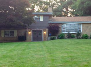 28 Maple Edge Dr, Bloomfield, CT 06002