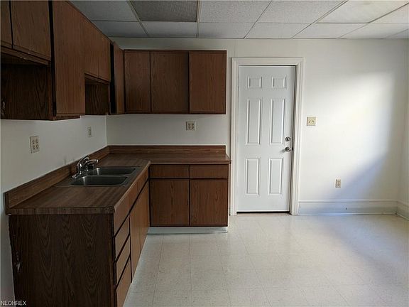 2nd image of 1350 & 1352 Newton St