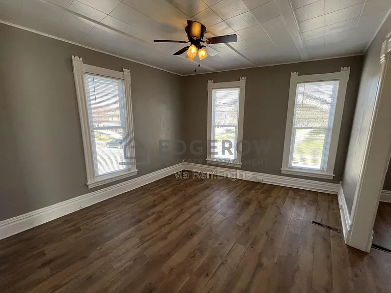 300 Gunnison Ave SW #B — Photo 9
