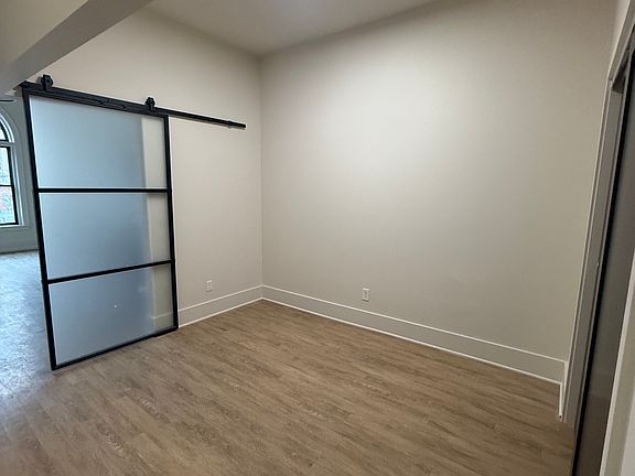 4th image of 411 W 1st Ave #302