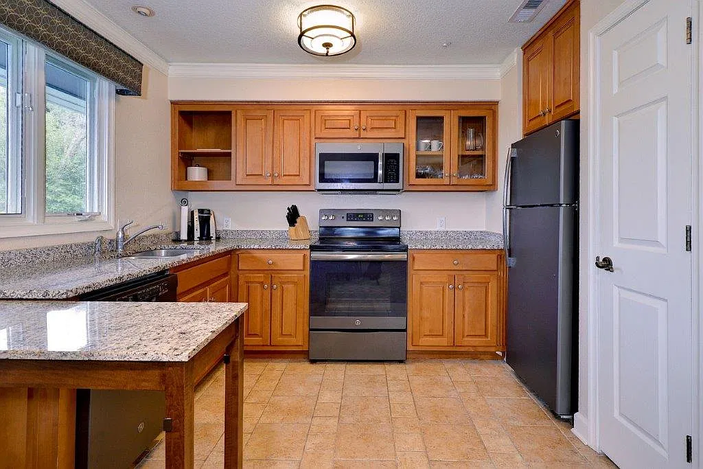 2 bed, 1401 sqft, $3,300 — Photo 3