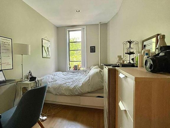 3rd image of 338 E 65th St APT 13