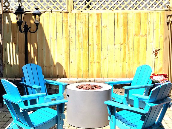 3rd image of 2476 N Clybourn Ave #2F
