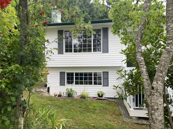 1709 Mahtmof Pl, Comox, BC V9M 2L9
