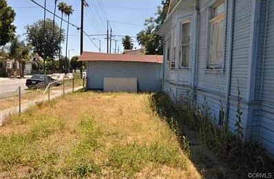 4th image of 860 E 27th St