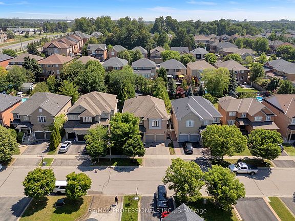 2nd image of 11 Tweedie Cres