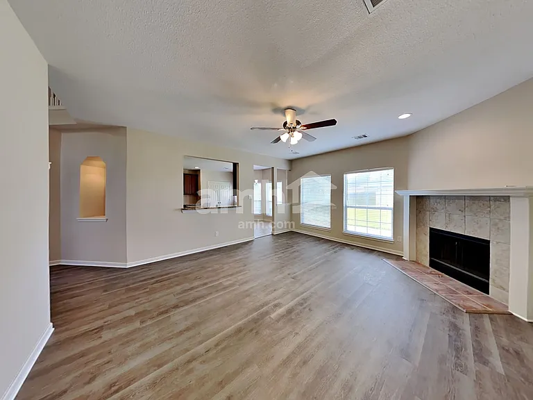 501 Falcon Lake Dr — Photo 6