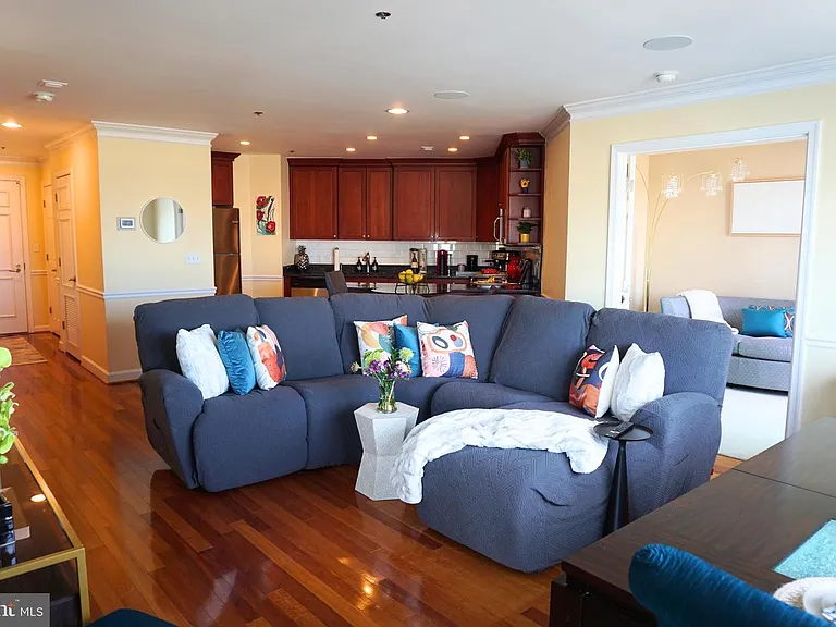 100 Harborview #611 — Photo 1