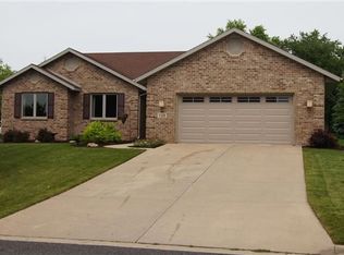 728 Chestnut Crst, Cottage Grove, WI 53527
