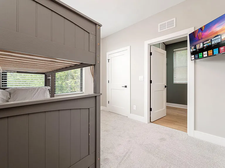557 South Ln — Photo 27