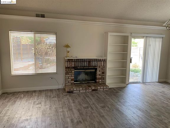 2nd image of 1617 Somerset Pl