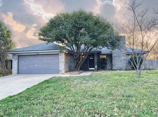 6813 Wayfarer Trl, Fort Worth, TX 76137