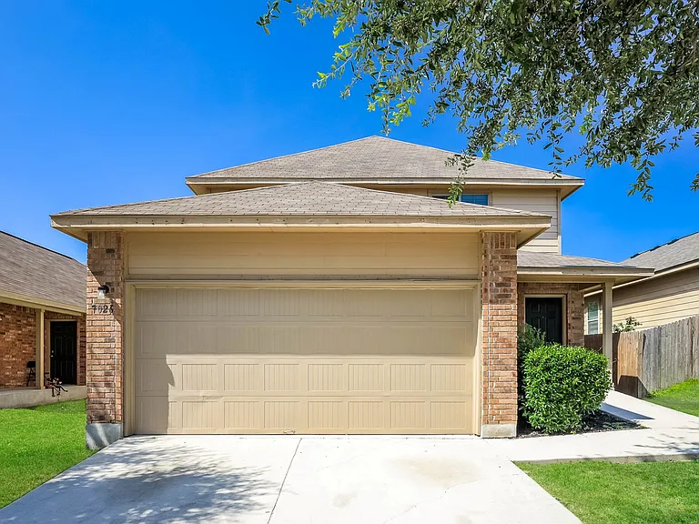 7026 Heathers Way — Photo 1
