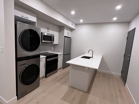 3rd image of 79 Marquette Ave #2