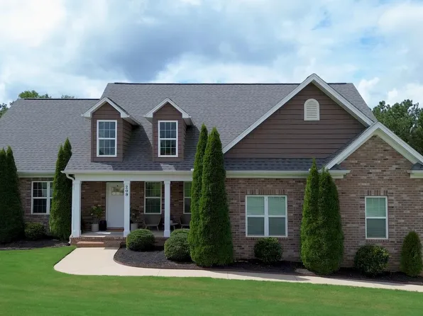 209 Nanie Myree Ln, Wellford, SC 29385