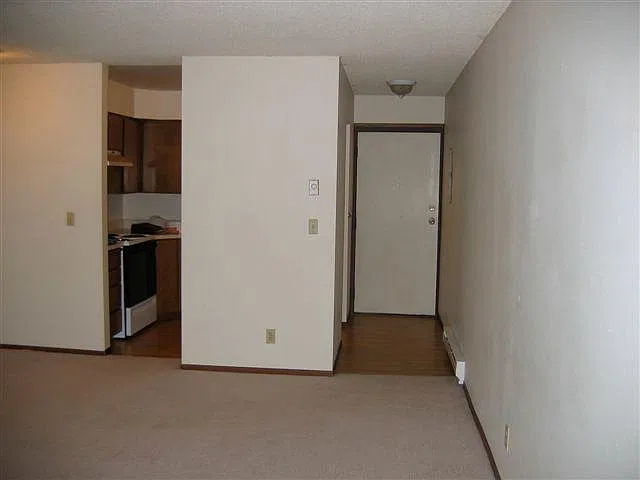 2123 W Riverside Ave — Photo 4