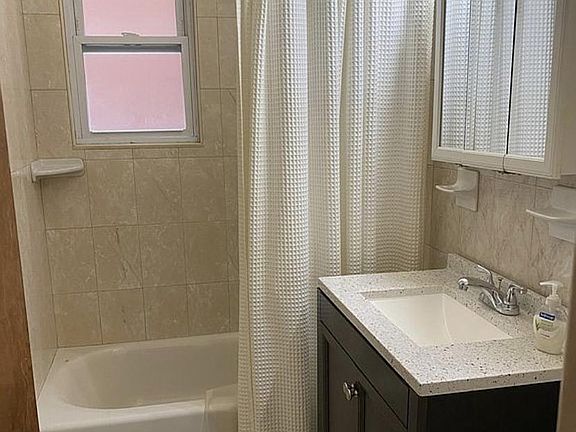 5th image of 1640 Bayview Ave #1