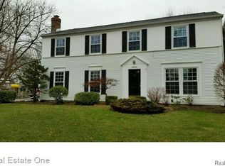 1834 Farmbrook Dr, Troy, MI 48098
