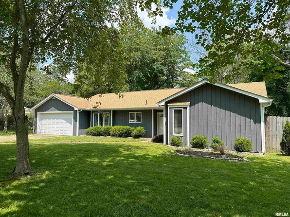 1310 E Meadowbrook Ln, Carbondale, IL 62901