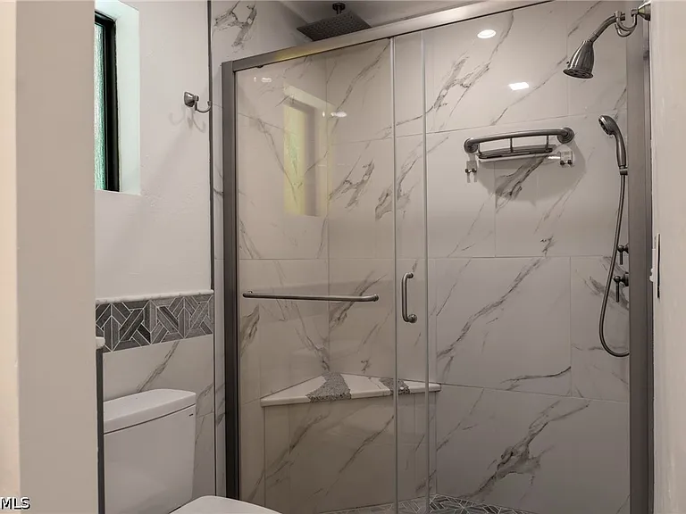 14562 Riverside Dr — Photo 30