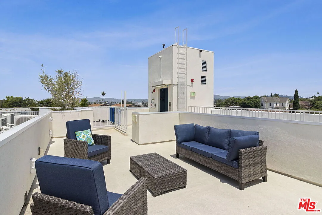 3 bed, 2.5 bath, 1331 sqft, $3,495 — Photo 4