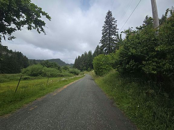5th image of 53485 Bear Creek Rd