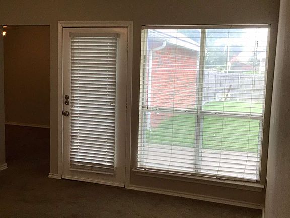 5th image of 1208 Old Knoll Dr