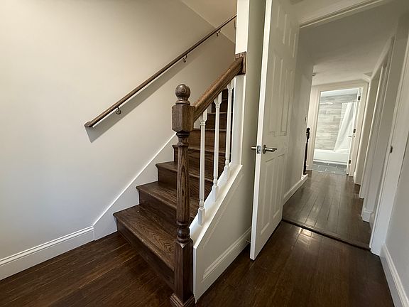 4th image of 109 Putnam St