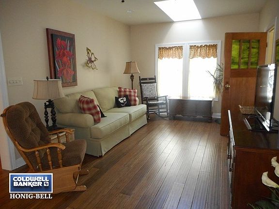 3rd image of 1511 Birchlawn Pl