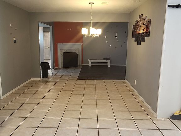 4th image of 1857 Clearwater Loop NE