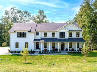 24 Hunting Ridge Rd, Brookfield, CT 06804