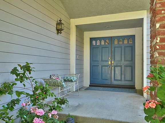 3rd image of 679 Admiral Ct