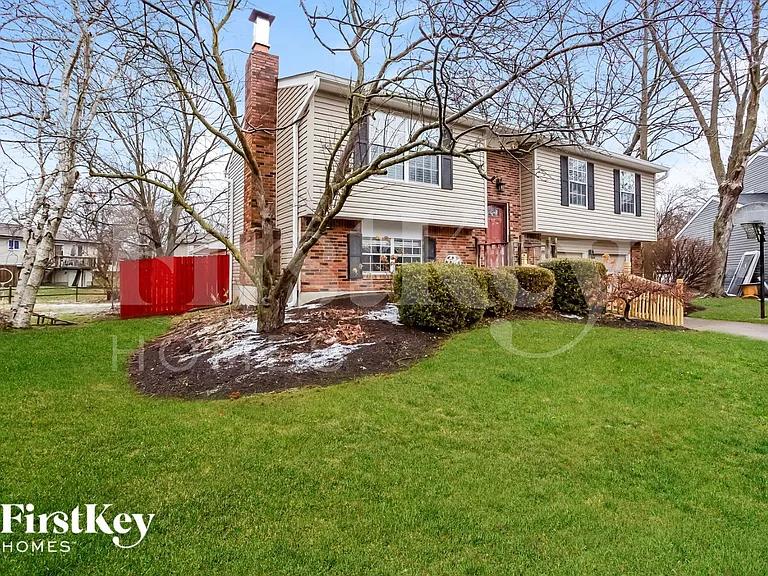 111 Timberlake Ct — Photo 2