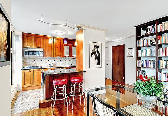 4th image of 1 Irving Pl APT G11b