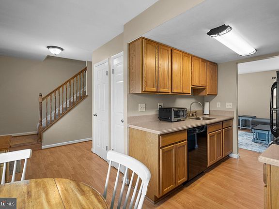 3rd image of 25 Bush Hill Ct